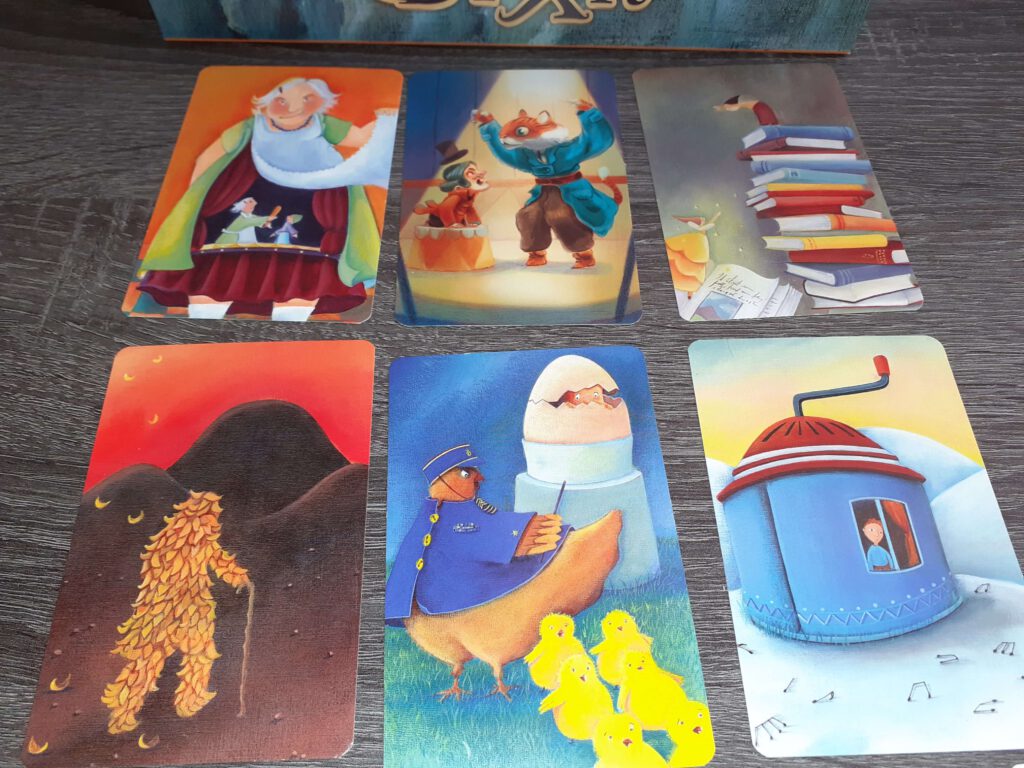 Een aantal kaarten uit Dixit met schitterende illustraties.