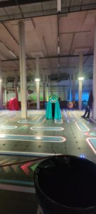 Is dat Inky? Een foto van Pacman XL, één van de reusachtige arcadespellen van Games XL.