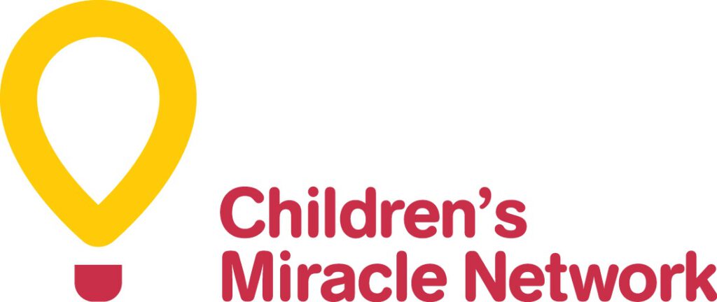 Het logo van Children's Miracle Network Hospitals, een lamp naast de naam van de organizatie. Children's Miracle Network Hospitals is een goed doel die zorgt voor betere zorg voor zieke kinderen.