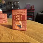 Het rode doosje van River Rats, met de leuke art van Rixt Heerschop