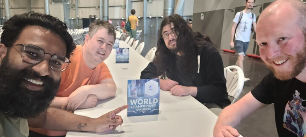 De crew en ik namen een snelle selfie op Table 1 toen het nog kon op het WCQ in Lille
