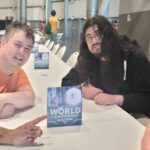 De crew en ik namen een snelle selfie op Table 1 toen het nog kon op het WCQ in Lille