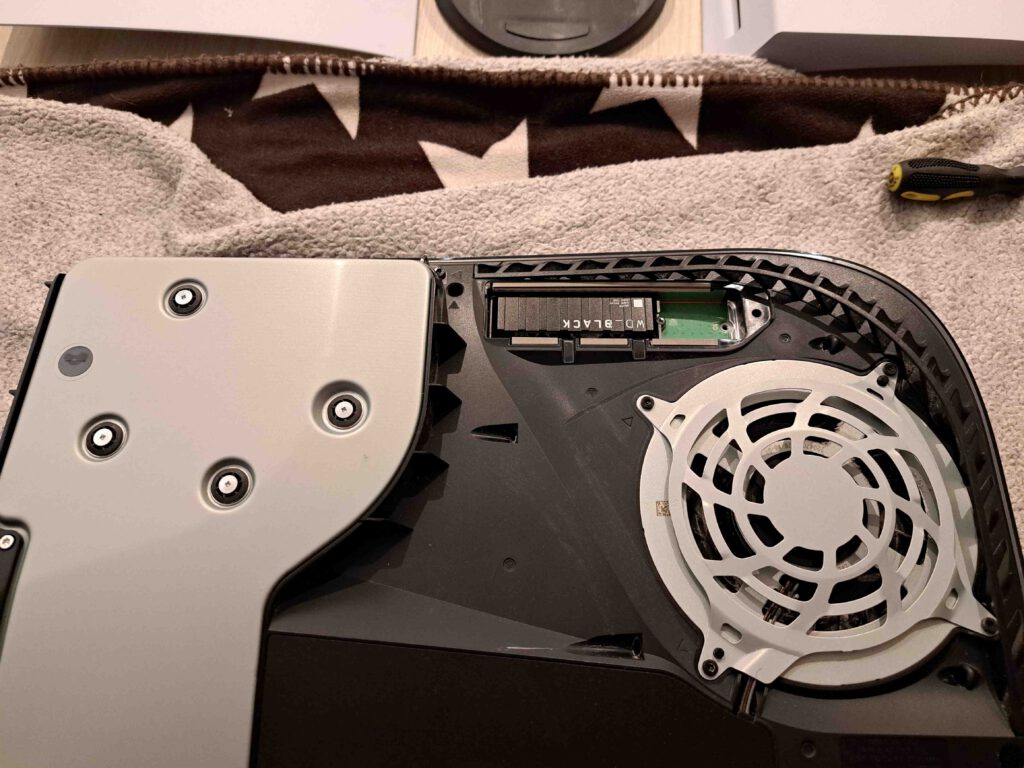 Hier heb ik mijn console opengemaakt om het geheugen uit te breiden
