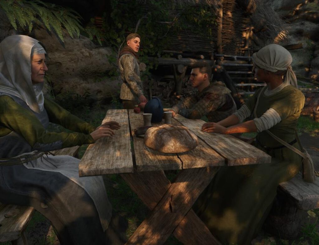 Henry en Hans zitten aan tafel bij Bohzena nadat de genezer ze heeft gered van een zekere dood. Bohzena's dochter Pavlena is ook aanwezig. Een screenshot uit Kingdom Come: Deliverance 2.