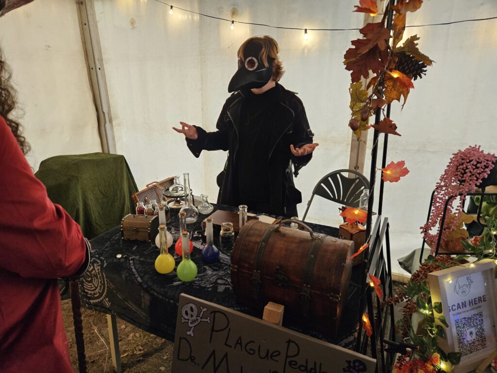 De Plague Peddler is weer terug, deze keer met een memoryspel waarbij je toverdranken op de juiste volgorde moet plaatsen.