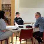 Ik schuif even aan bij tafel 4 tijdens de Dungeon Master Crash Course workshop in de bibliotheek van Schiedam.