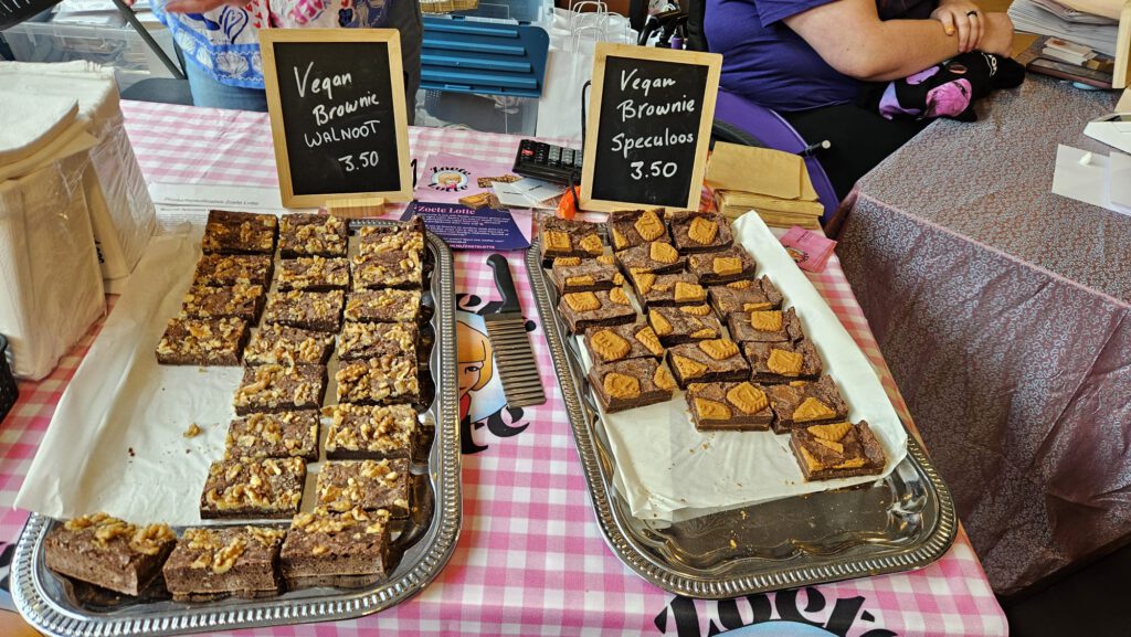 Bij de ingang van Rincon 2026 waren heerlijke brownies.