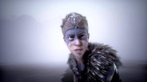 Een close-up van Senua. Een screenshot uit Hellblade: Senua's Sacrifice.