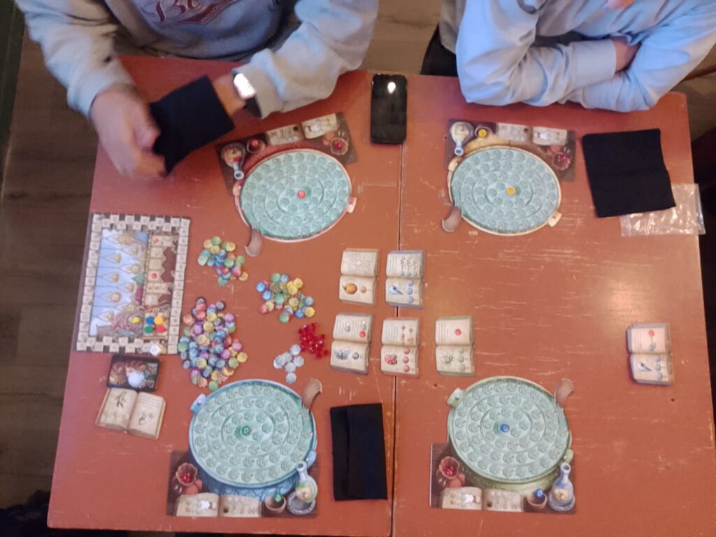 Kwakzalvers van bovenaf.