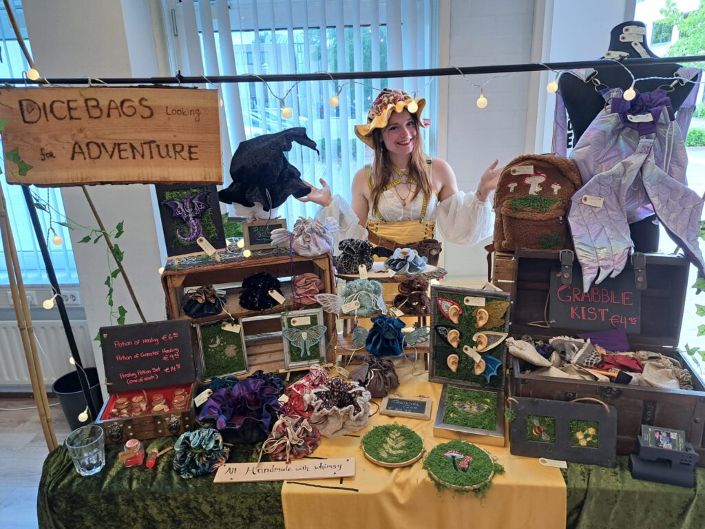 De Stitch Witch en haar maaksels op Geen Woorden Maar DraCon.