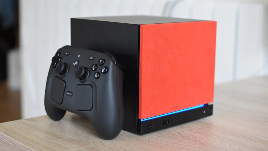 De Steam Machine en Steam Controller. De console heeft een leuk, rood kleurtje.