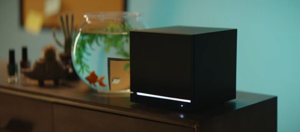 De Steam Machine staat op de kast naast de vissenkom.