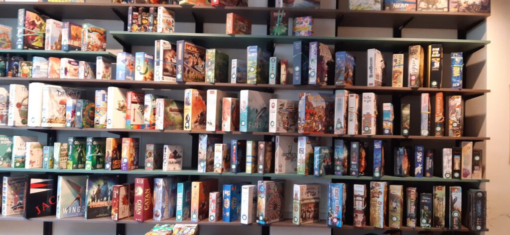 Open spellen om te spelen in het café van het Spellenhuis in Rotterdam.